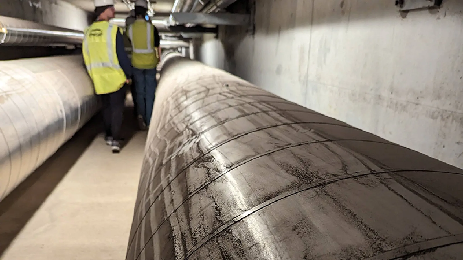 Heading and cooling pipes in campus tunnels
